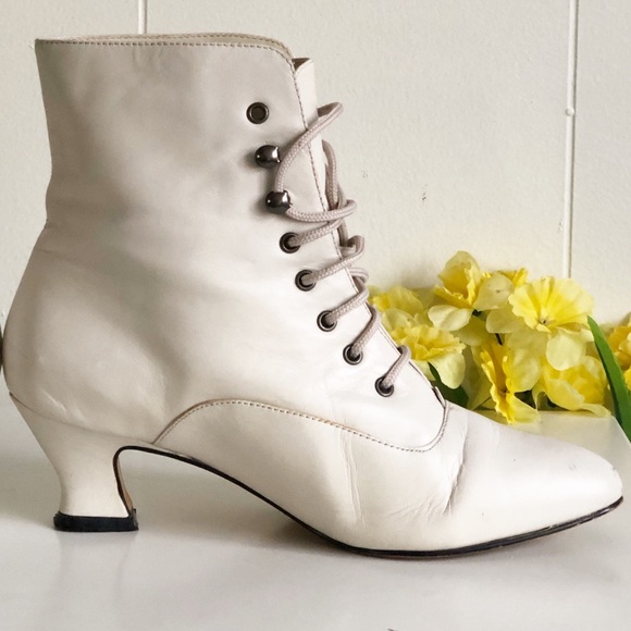 Luie ll VTG Style Soft White Leather Booties 6 1/2 - Picture 4 of 7